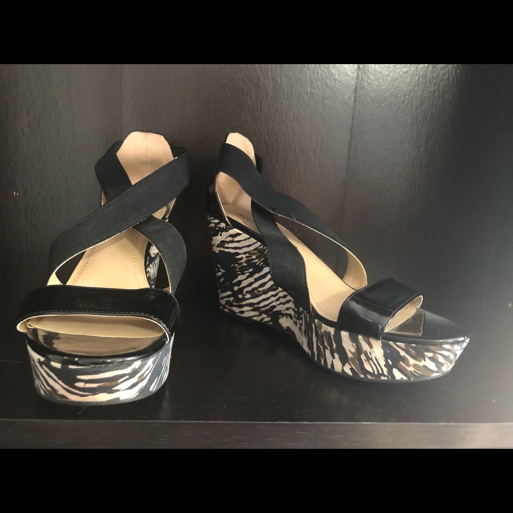 BCBG summer wedge zebra print sandals. Size 8